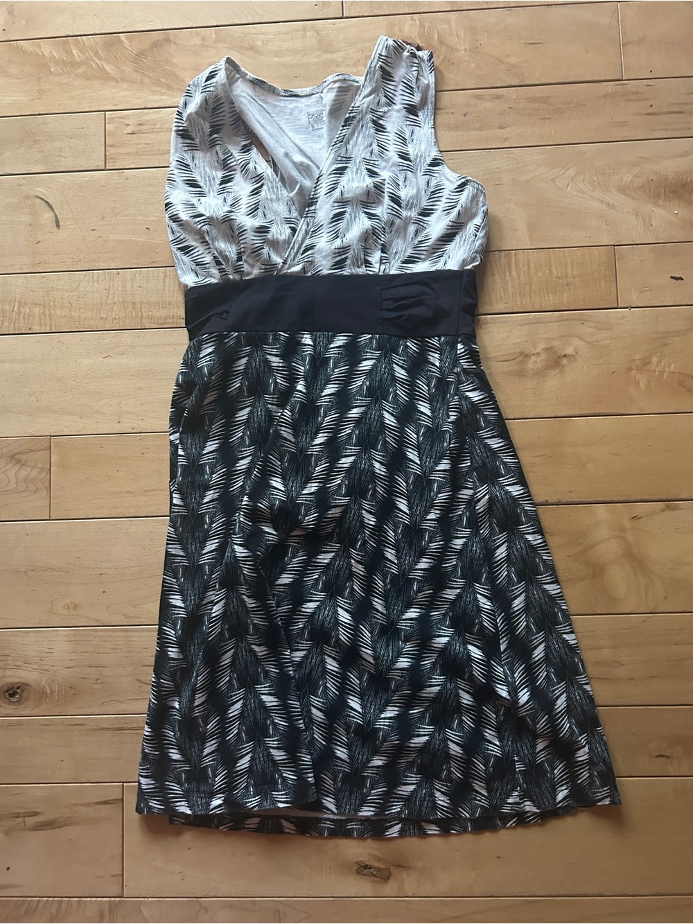 Patagonia Size S Black Sleeveless V-Neck Dress